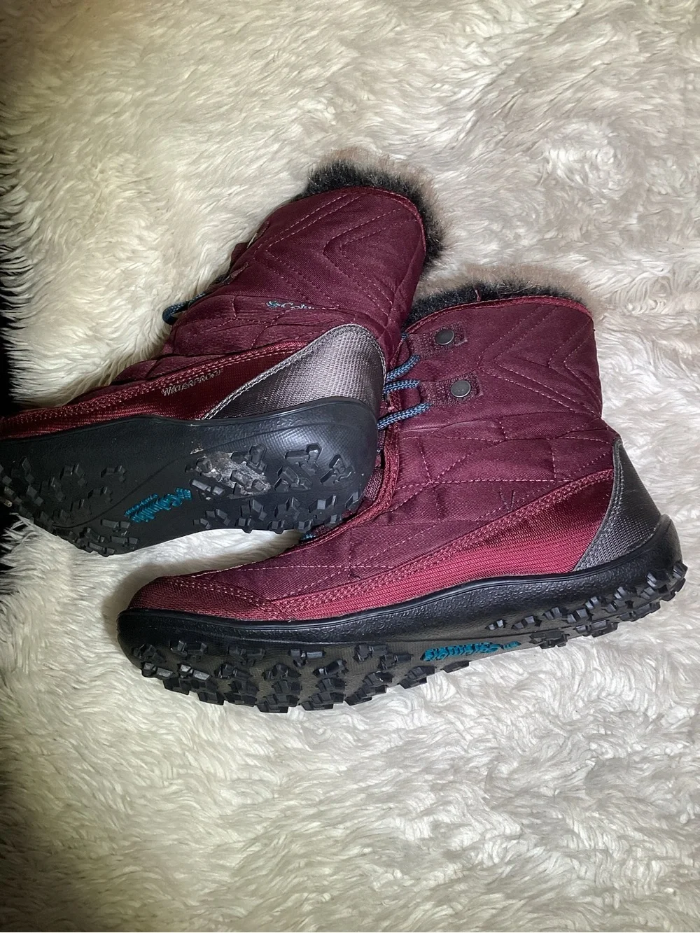 Columbia Women's minx shorty lll Maroon Winter Boots with Teal Laces side 7.5